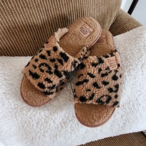 Blowfish Malibu Sherpa Women's Slides Size 9.